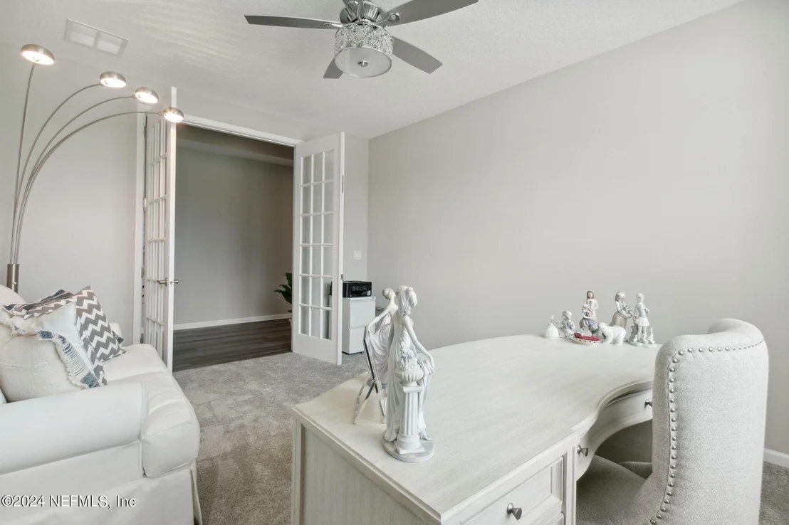 Photo of 85475 FALL RIVER Parkway