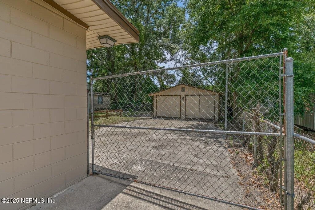 Photo of 2864 LEONID Road