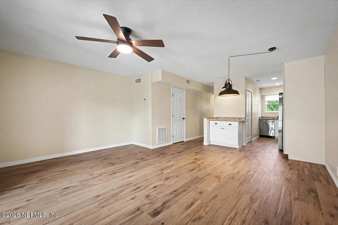 Photo of Unit 6B at 22 COMARES Avenue