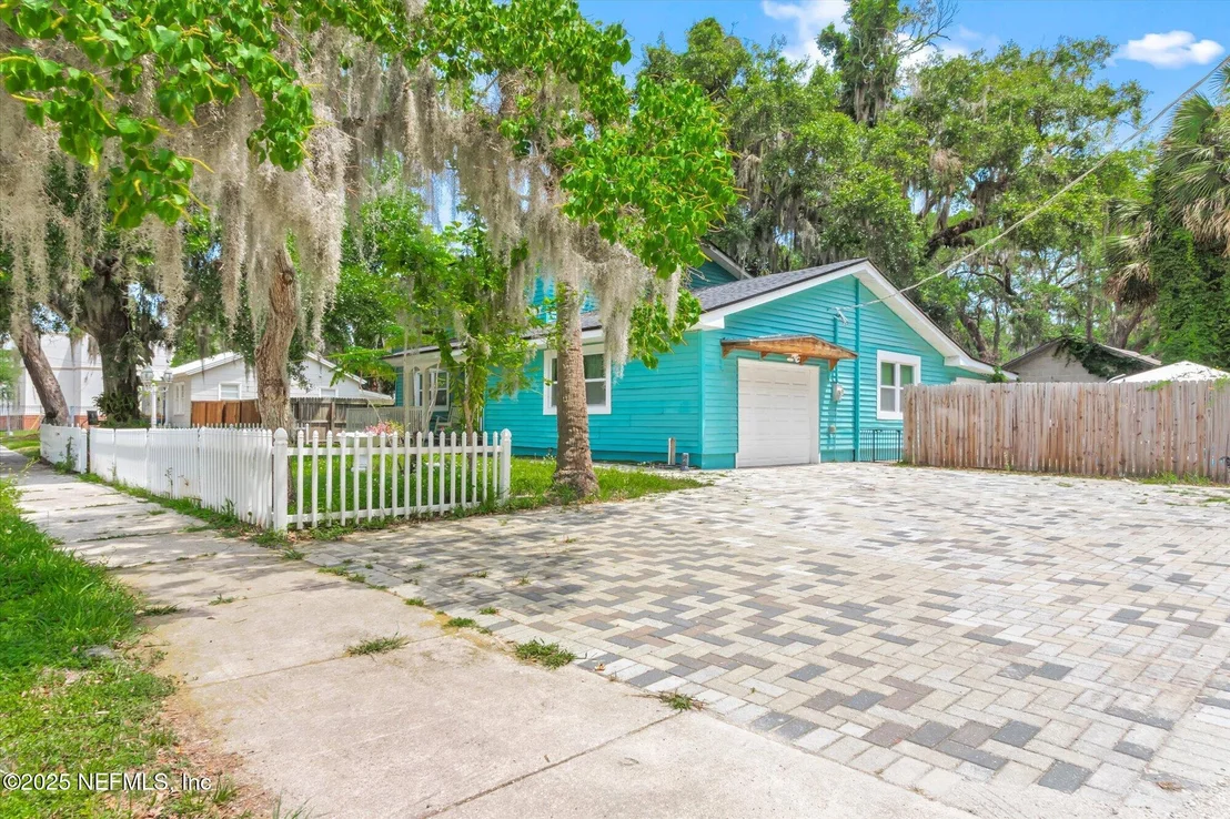 Photo of 13 DOUGLAS Avenue