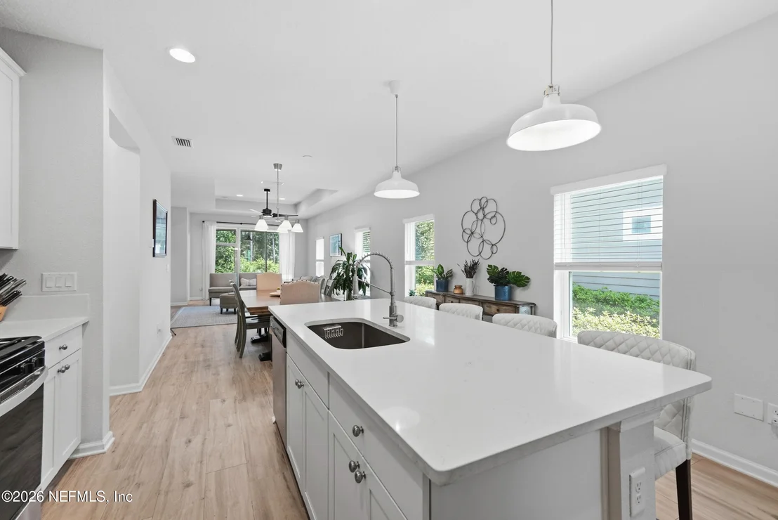 Photo of 490 WINDERMERE Way