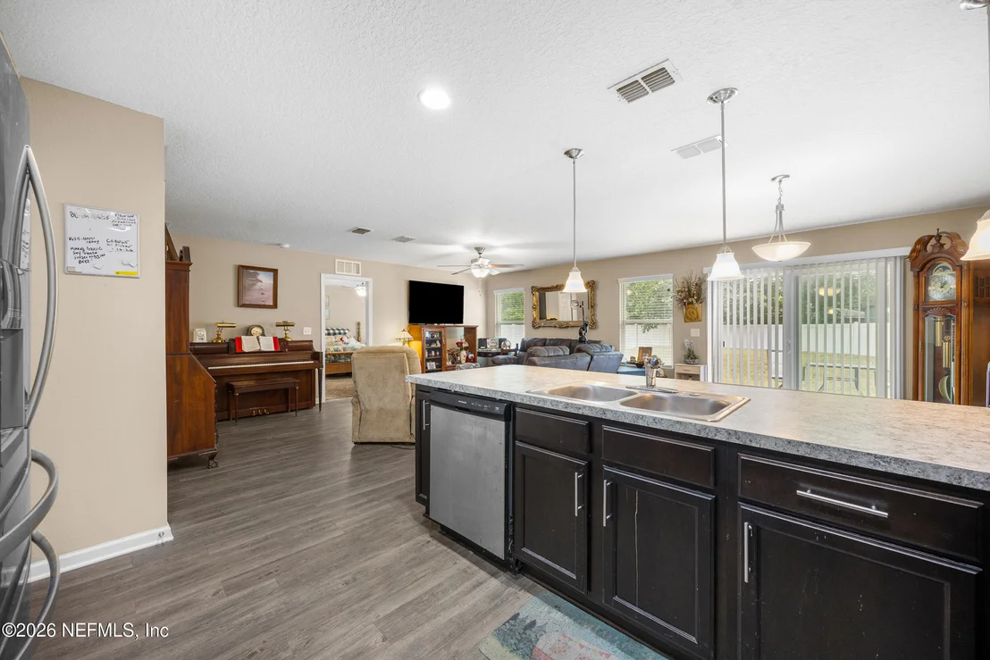Photo of 4582 APPLETON Avenue