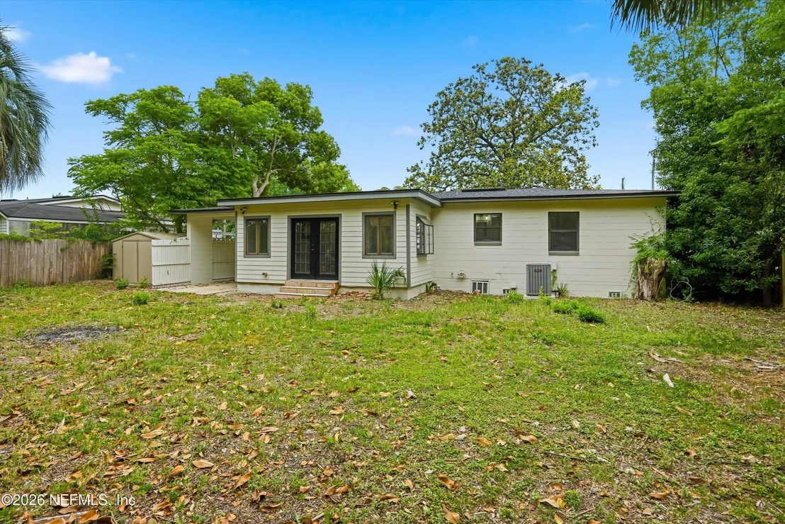 Photo of 1138 HALIFAX Road