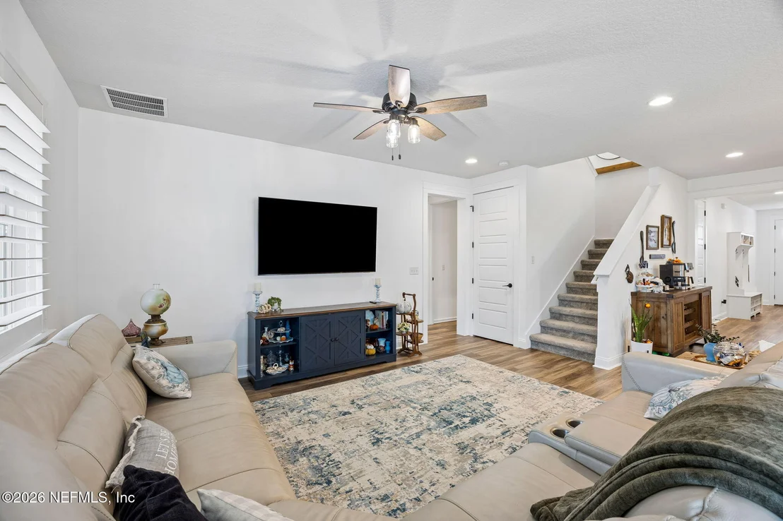 Photo of 141 LINSBURY Court