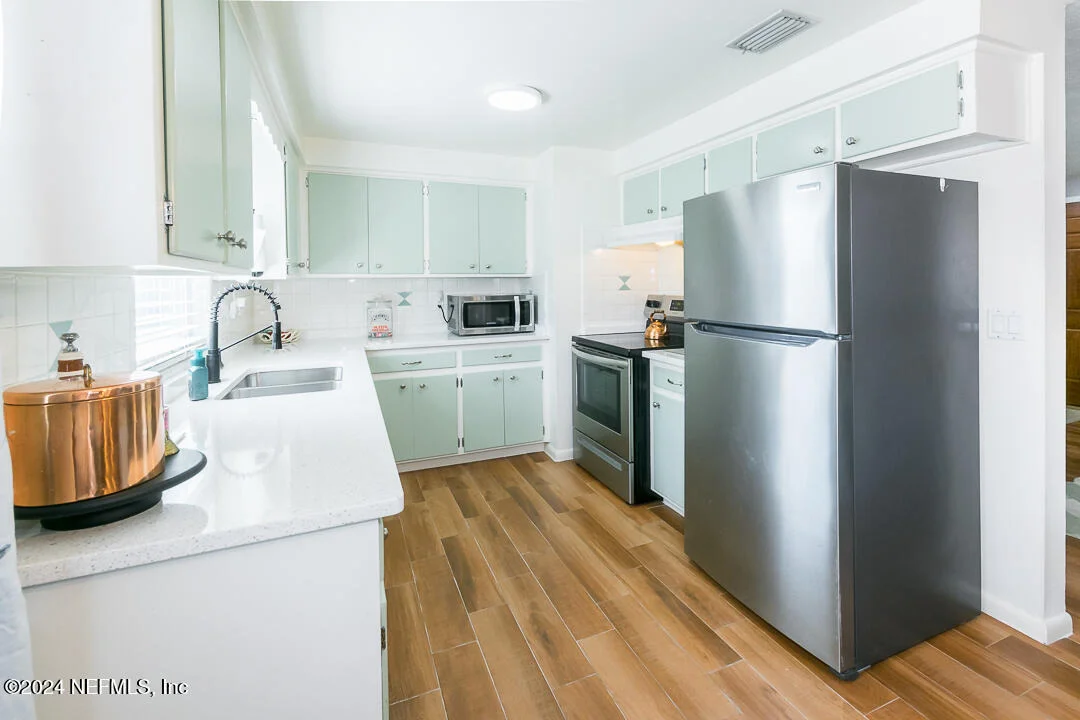 Photo of 330 BONNLYN Drive