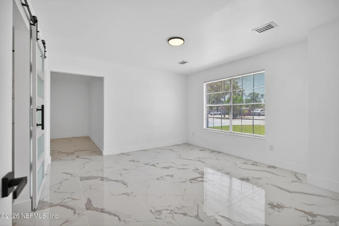 Photo of 1407 GRANDVIEW Drive