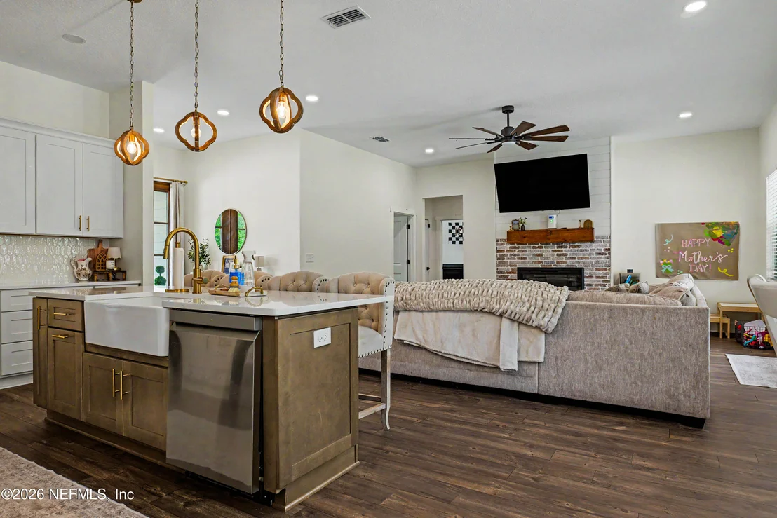 Photo of 44024 BREEZY Lane