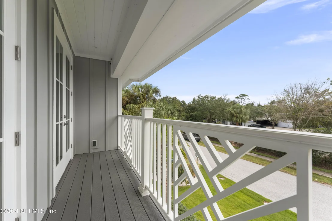 Photo of 469 GOLF VIEW Circle