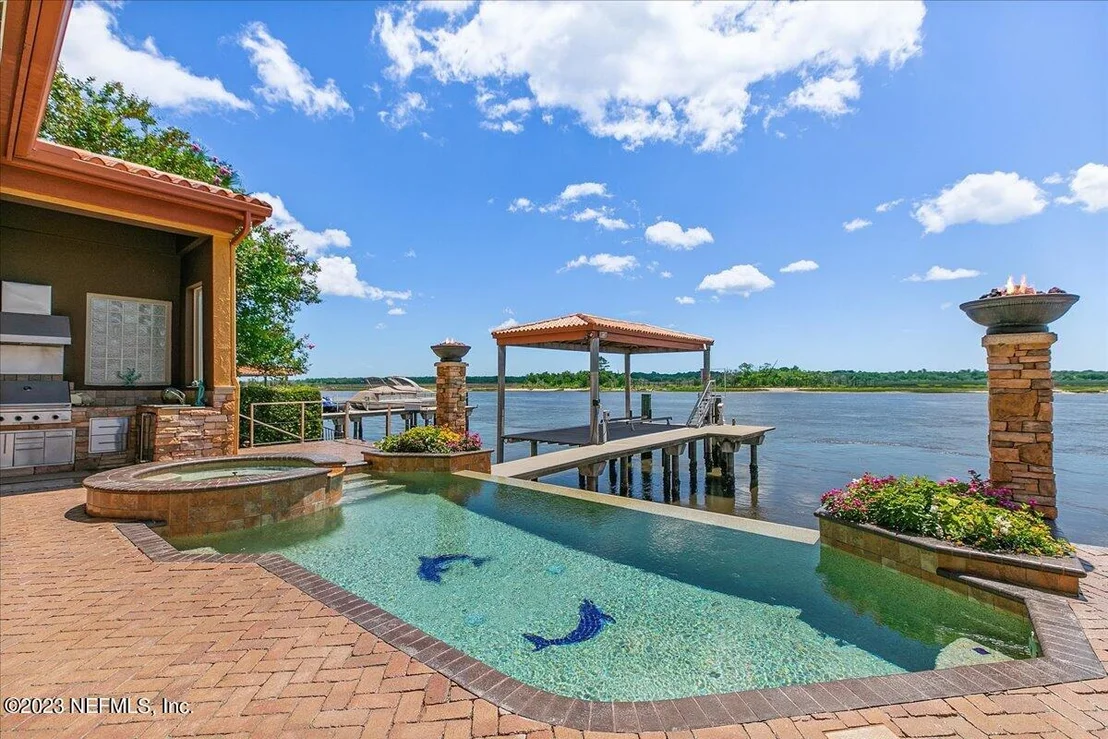 Photo of 1261 DELFINO Drive