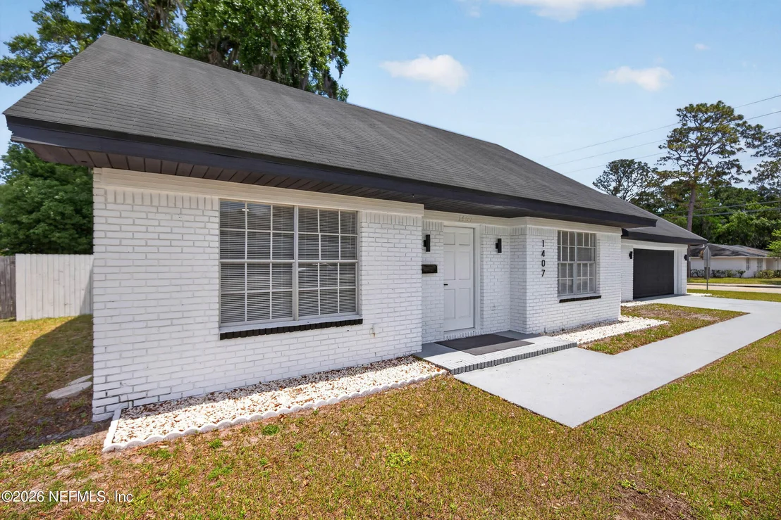 Photo of 1407 GRANDVIEW Drive