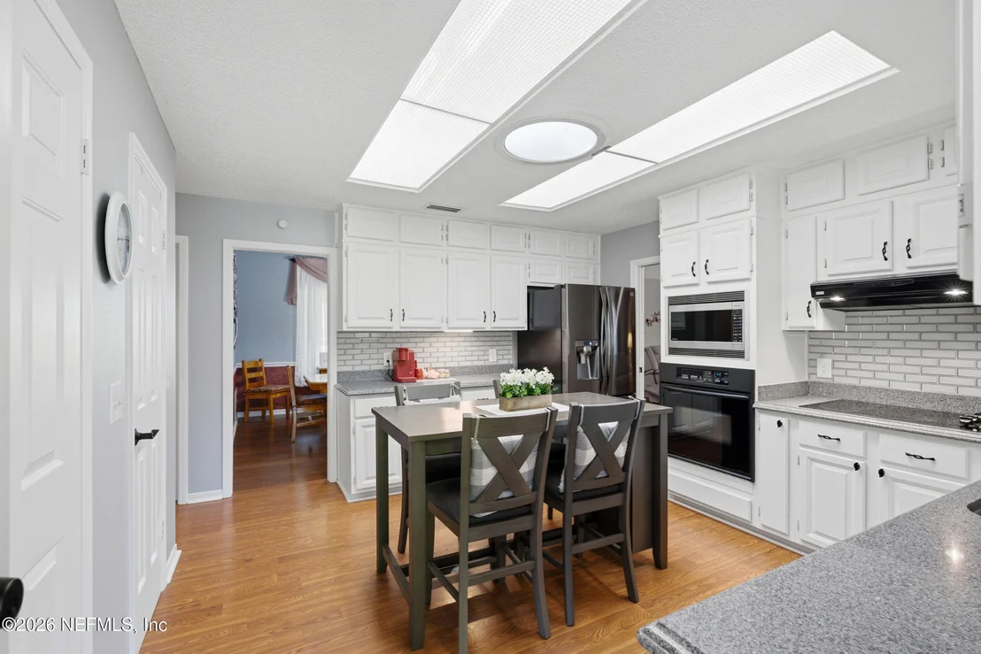 Photo of 752 CAMERON Drive
