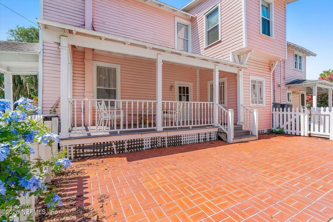 Photo of 340 CHARLOTTE Street