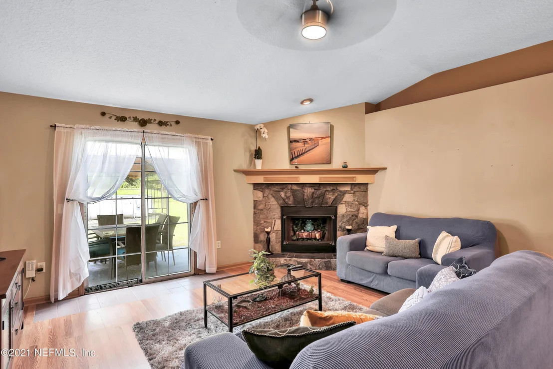Photo of 3133 VERONICA Avenue