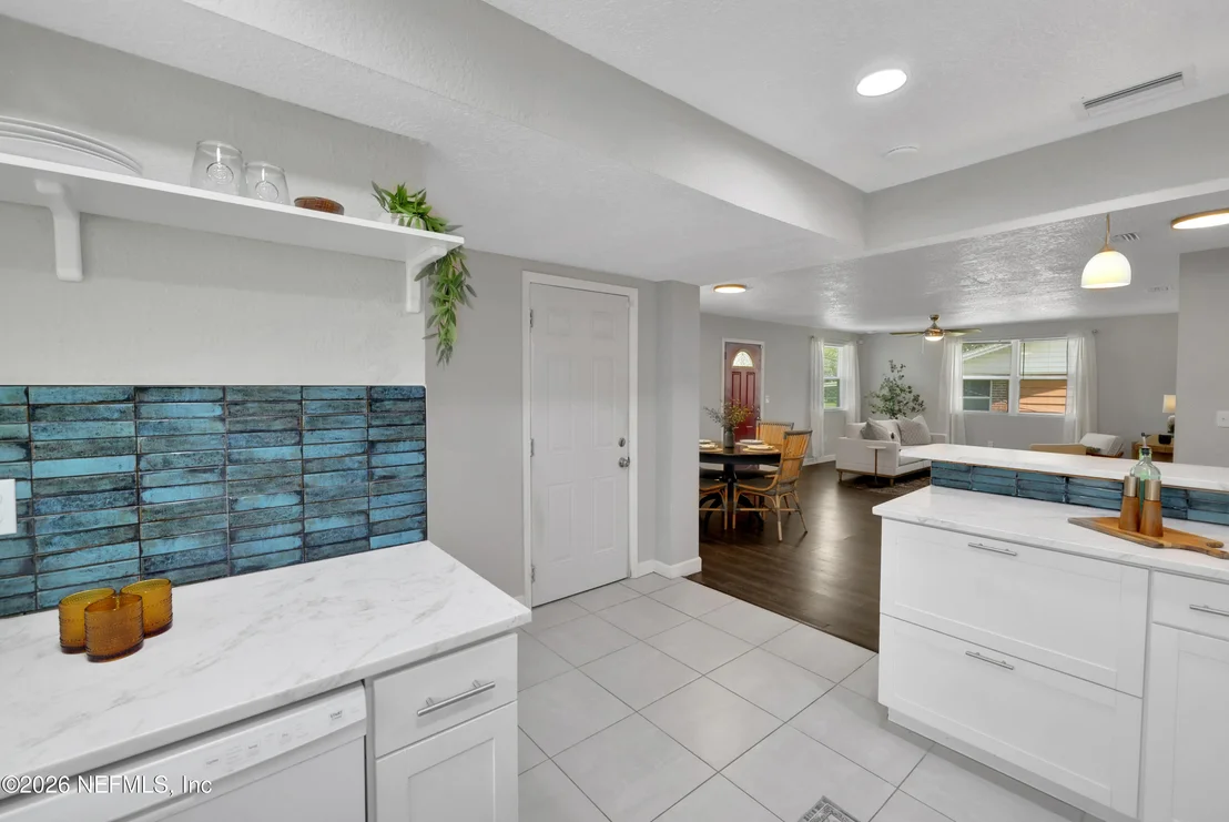 Photo of 5368 ROYCE Avenue