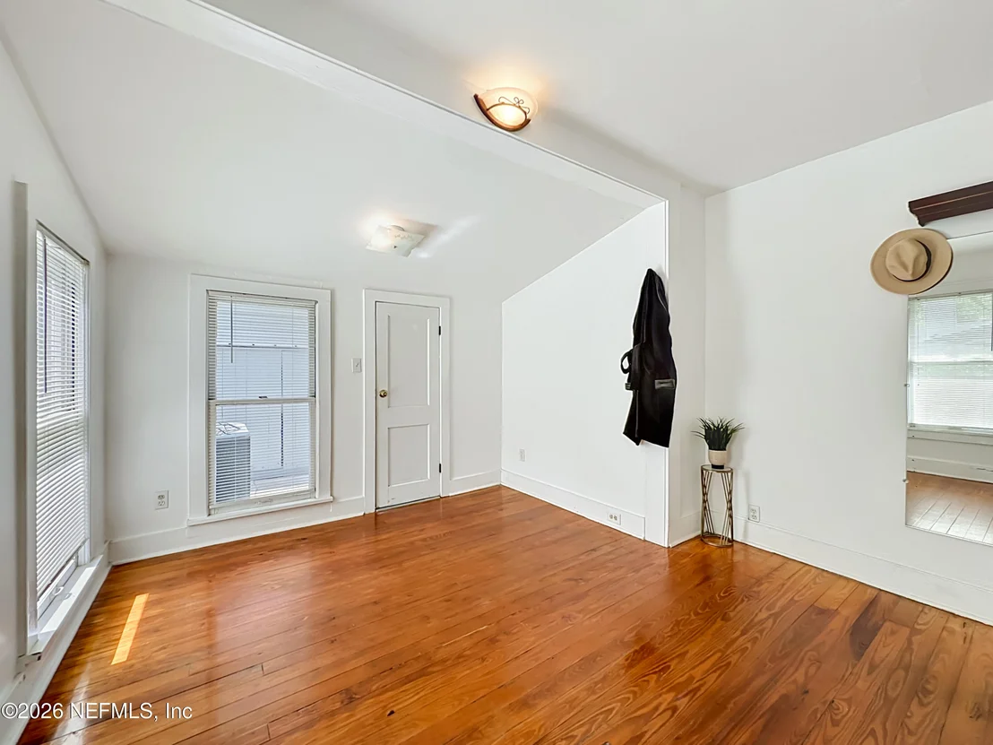 Photo of 17 BALLARD Avenue