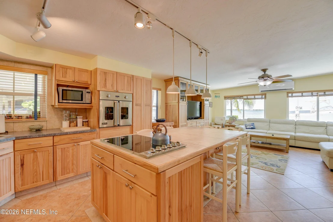 Photo of 1136 W SHORE Drive