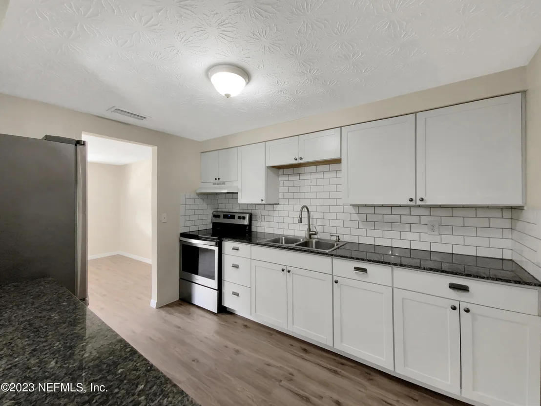 Photo of 413 SIGSBEE Road
