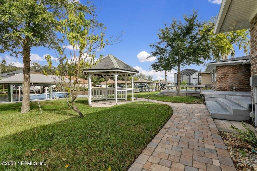 Photo of 241 OAK Drive S