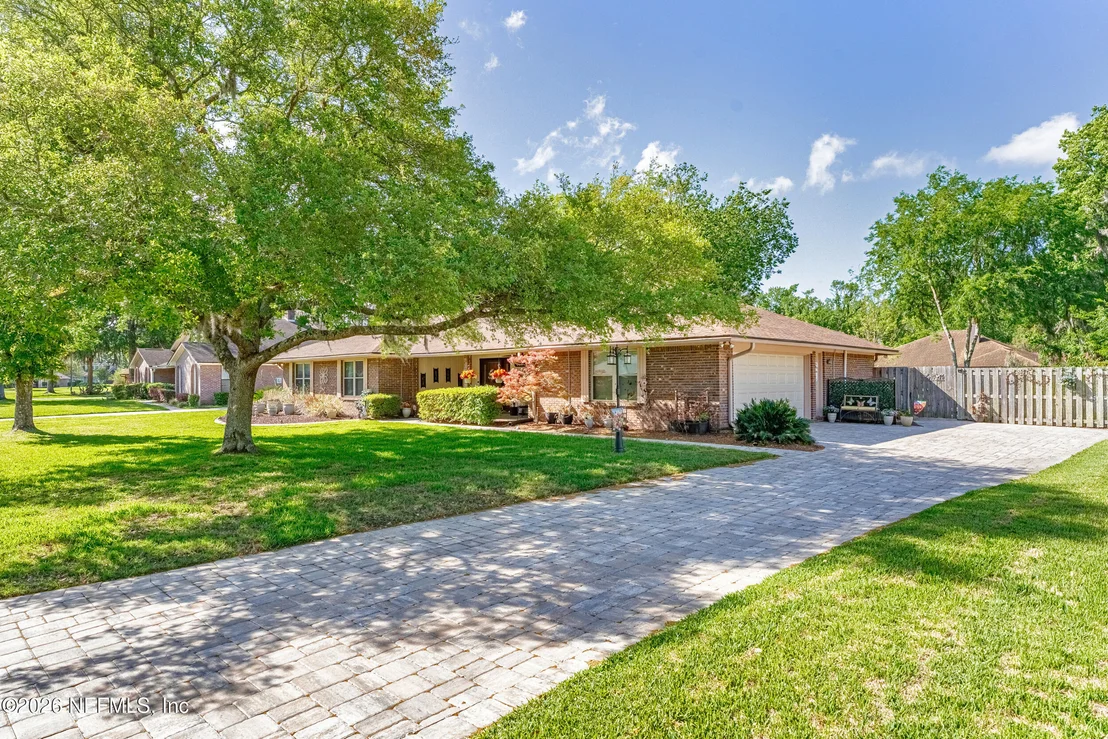 Photo of 752 CAMERON Drive