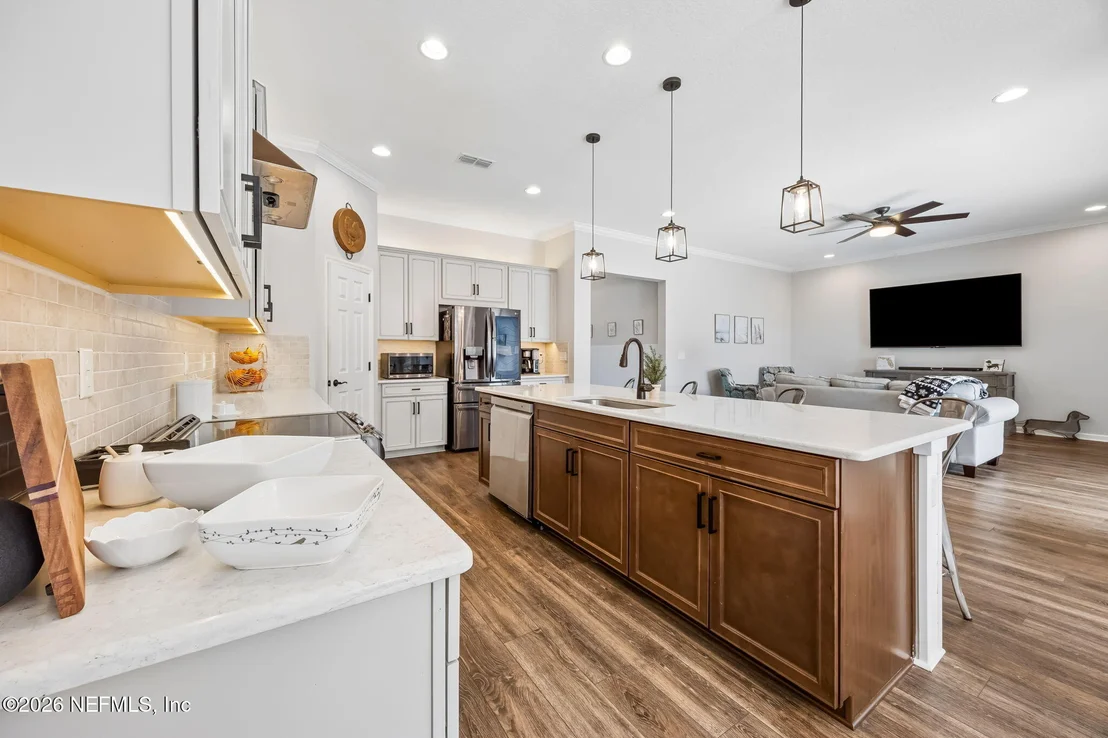 Photo of 225 CLOVERBROOK Road