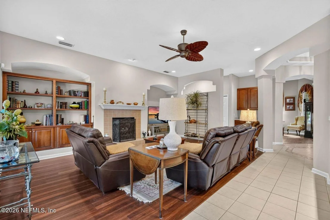 Photo of 832 RILEY Lane
