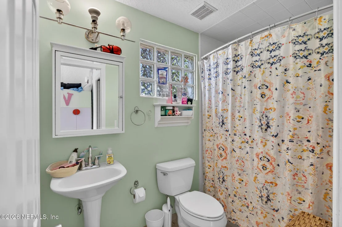 Photo of 104 OAK VIEW Circle
