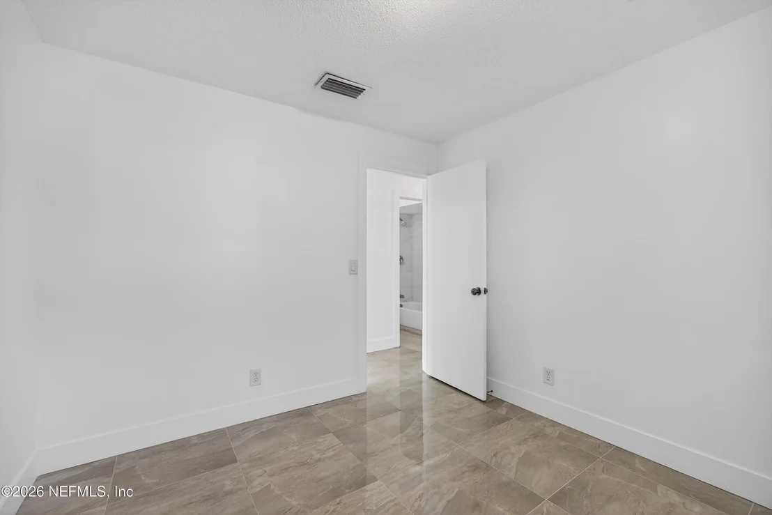 Photo of 217 CARVER Street W