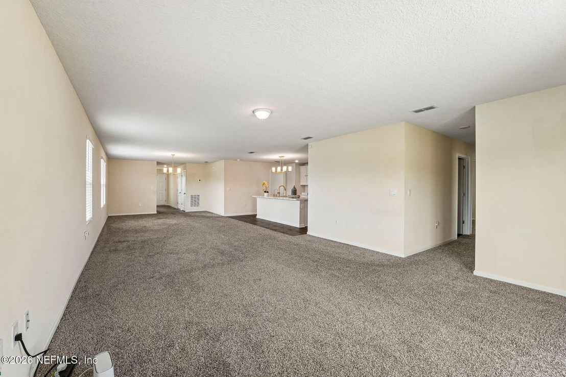 Photo of 32 AVEIRO Way