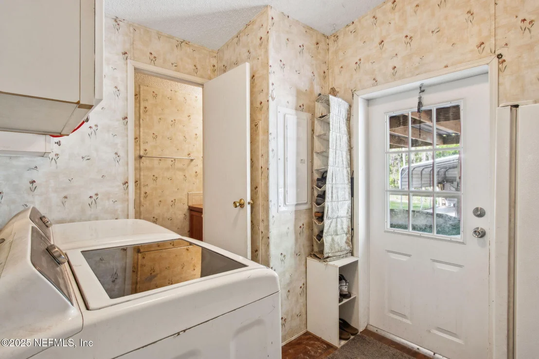 Photo of 812 JONATHAN Road