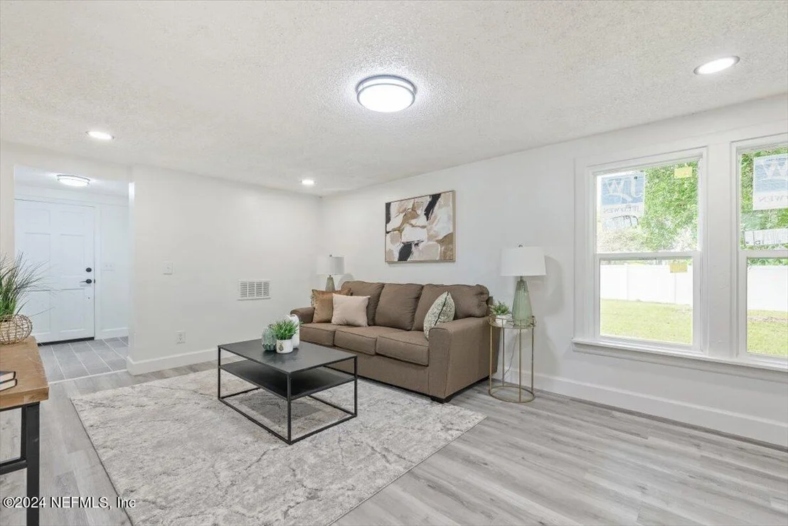 Photo of 4029 EDISON Avenue