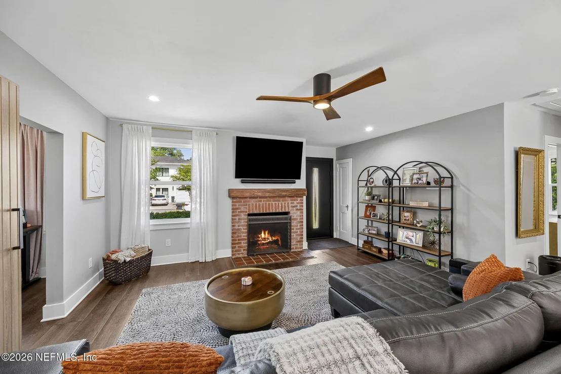 Photo of 1728 MAYVIEW Road
