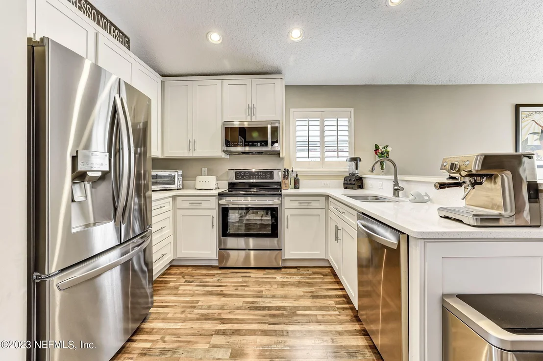 Photo of 412 JOHNS CREEK Parkway