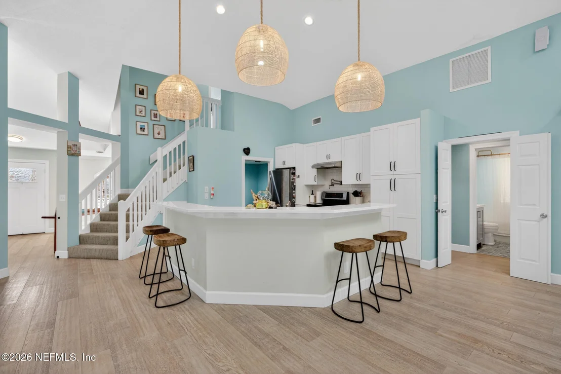 Photo of 104 OAK VIEW Circle