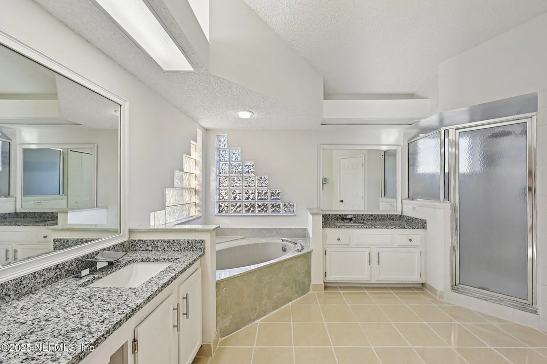 Photo of 208 HONEYSUCKLE Way