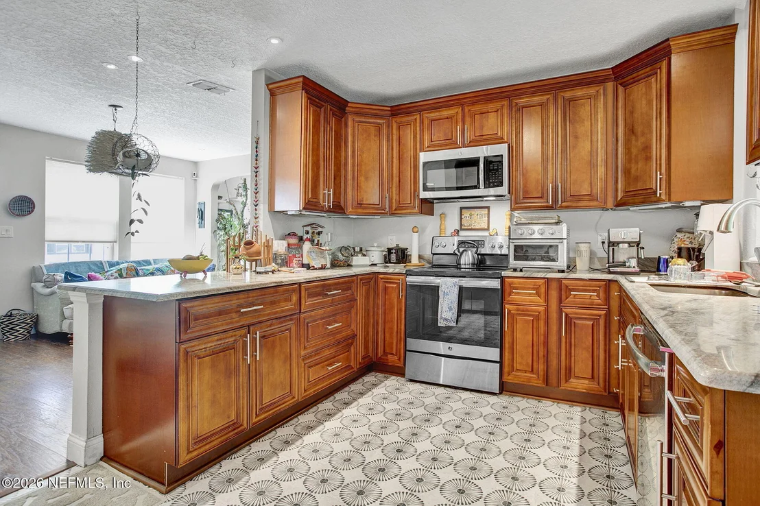 Photo of 1327 MACARTHUR Street