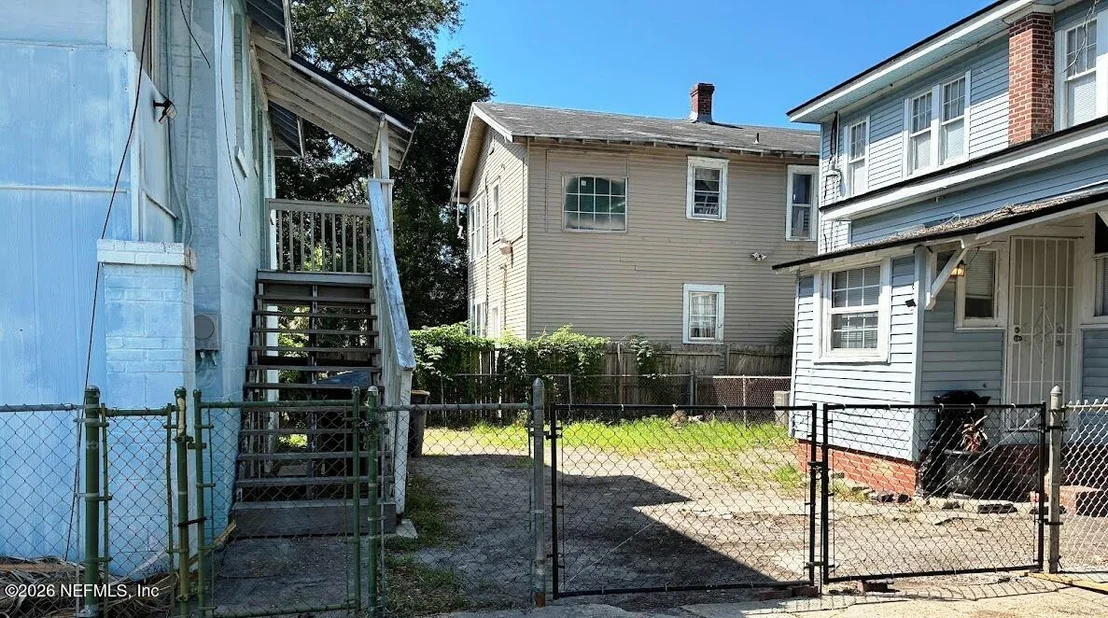 Photo of 2036 MONCRIEF Road