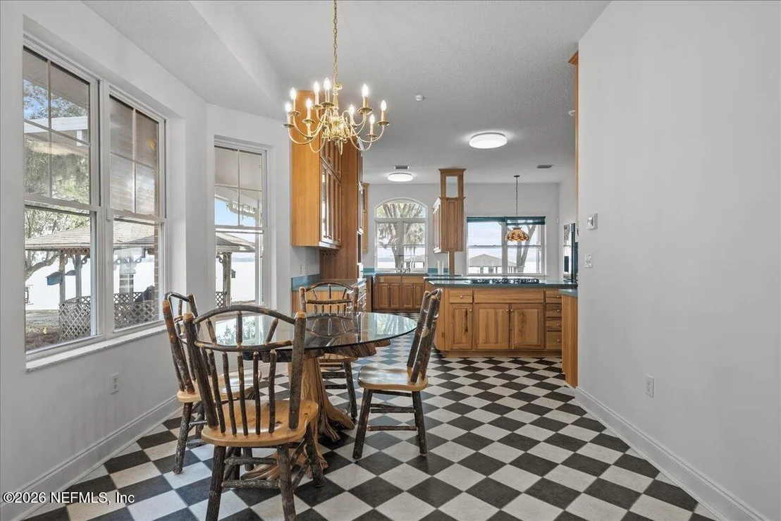Photo of 533 W RIVER Road