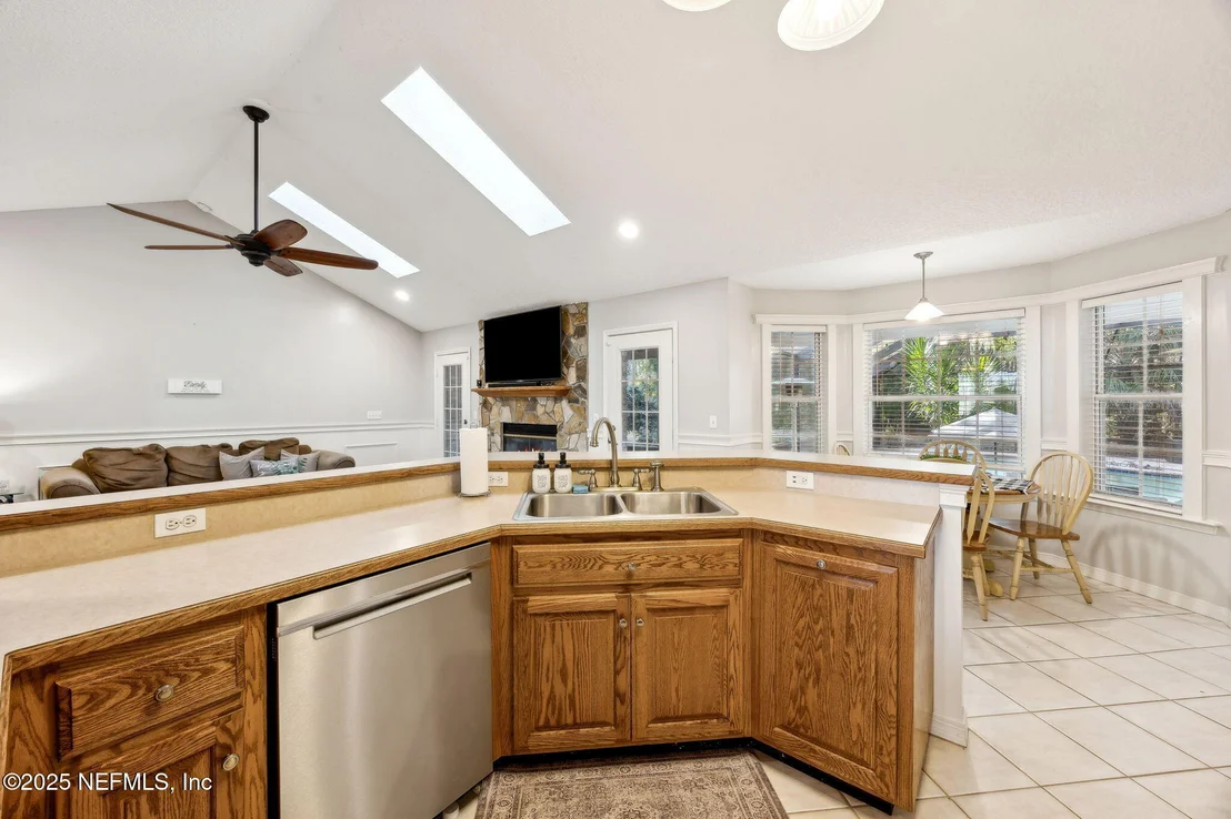 Photo of 97535 PIRATES POINT Road