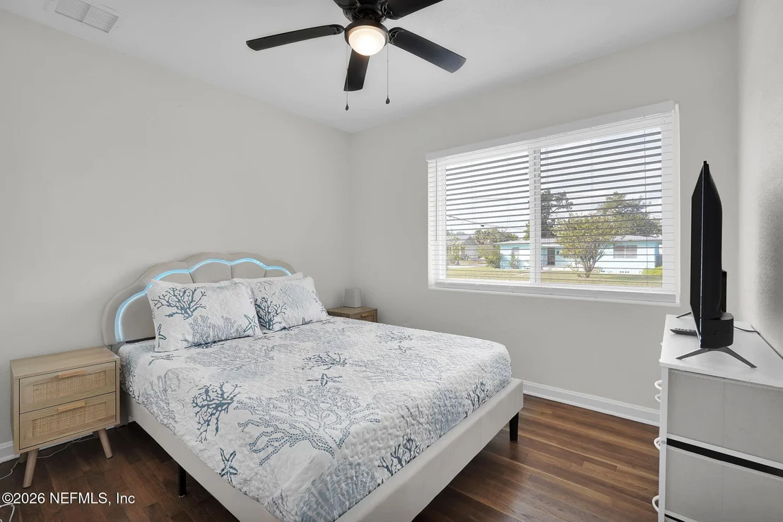 Photo of 101 CARVER Street W