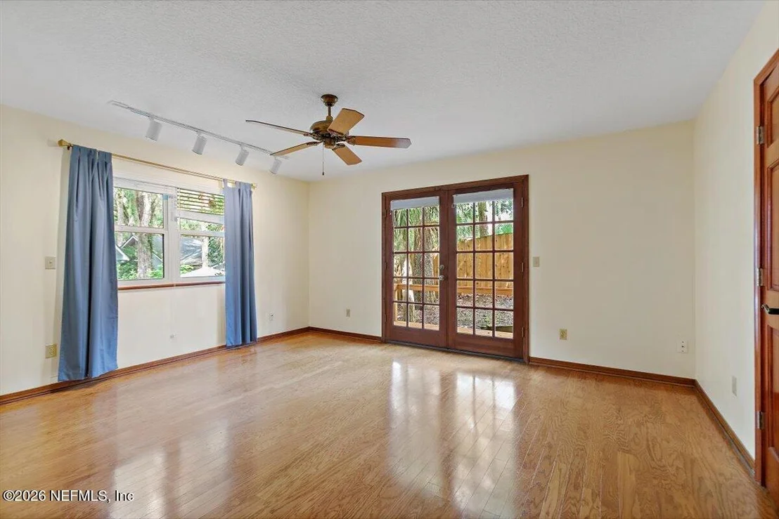 Photo of 1902 N SHERRY Drive N