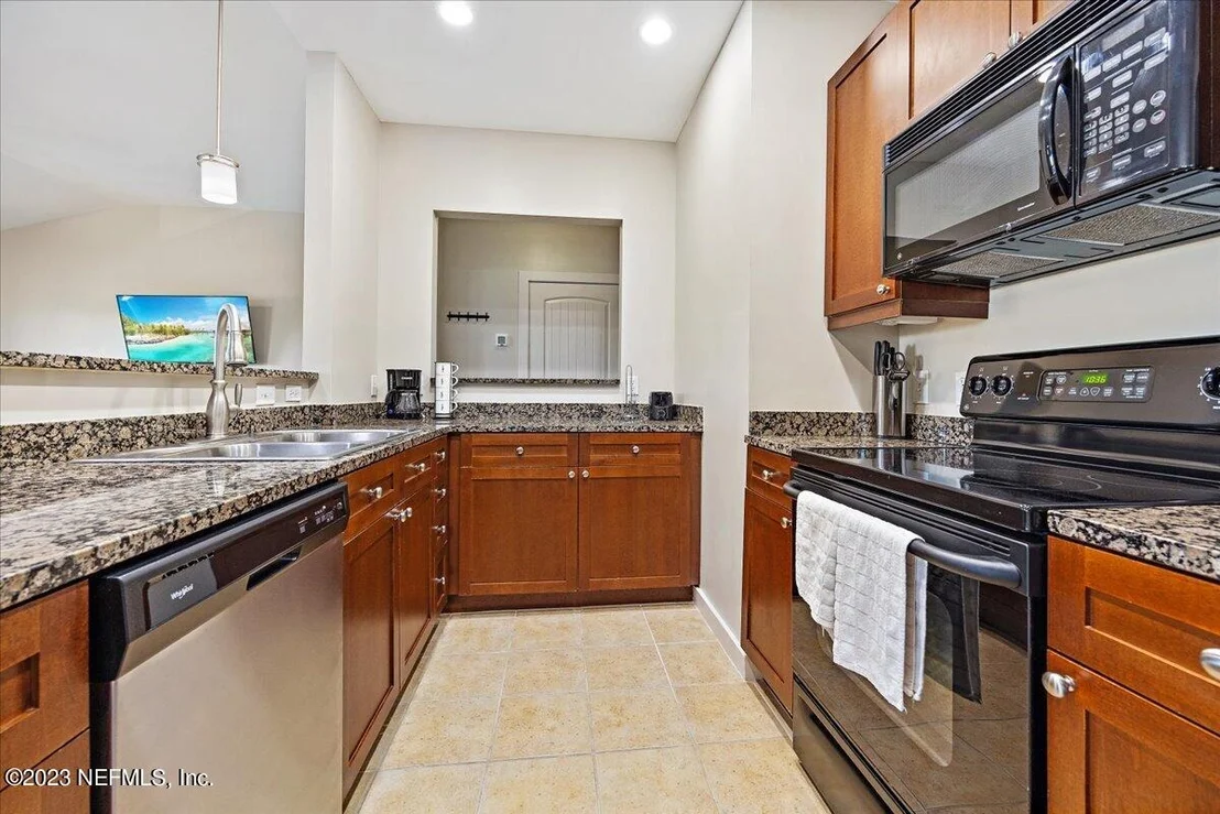 Photo of Unit 302 at 945 REGISTRY Boulevard
