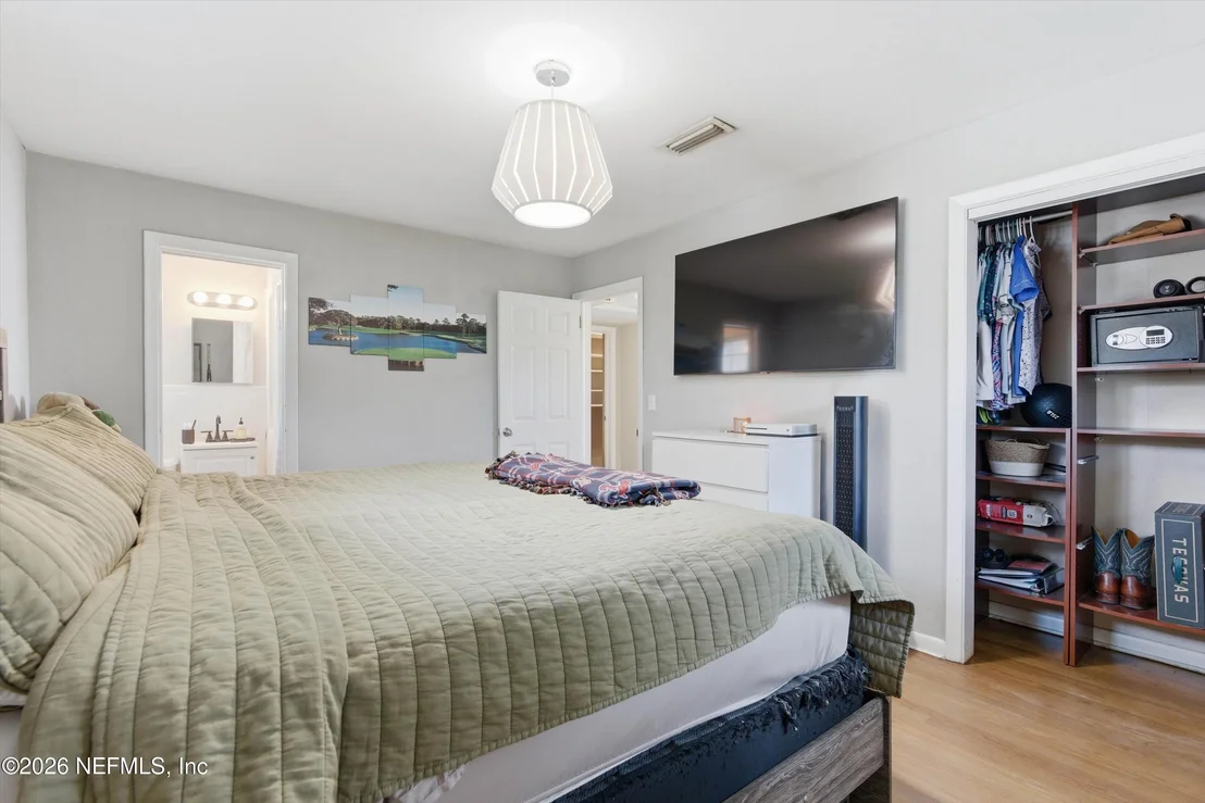 Photo of 2438 BUTTONWOOD Drive