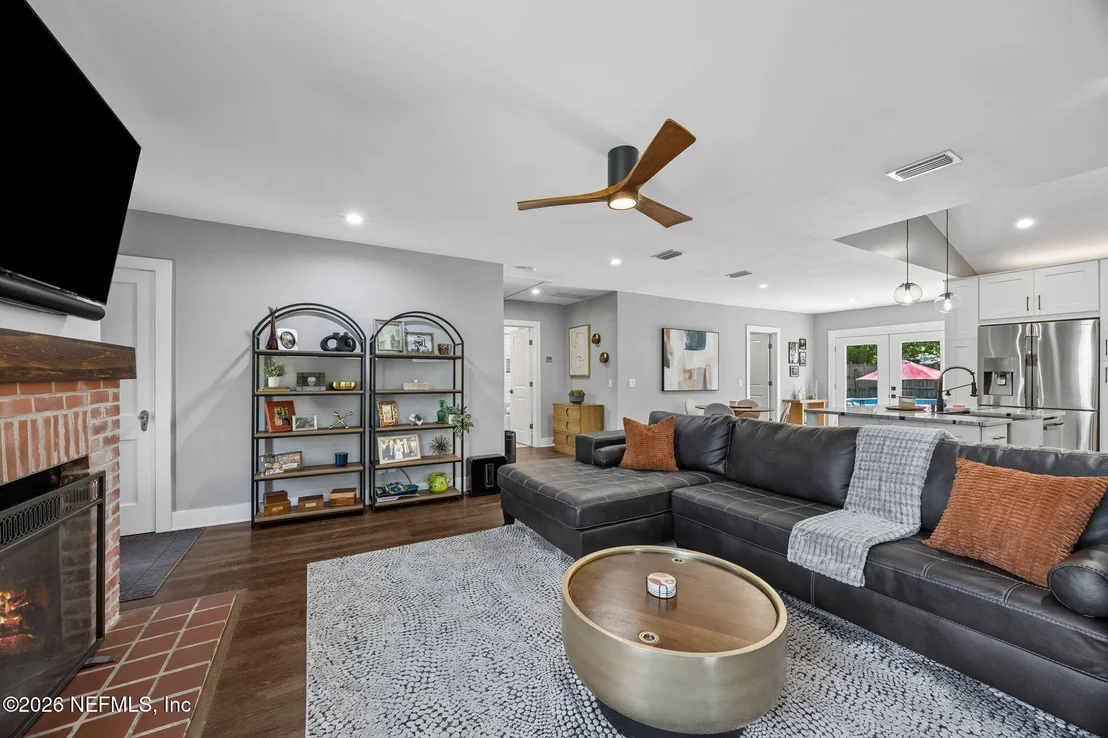 Photo of 1728 MAYVIEW Road
