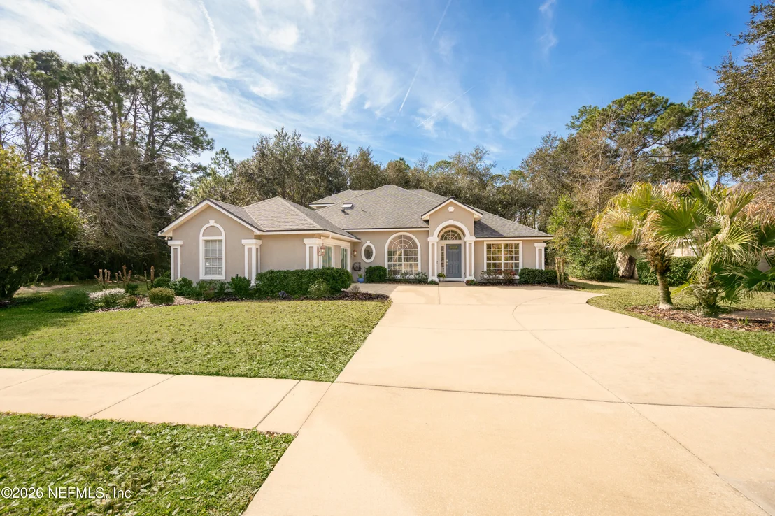 Photo of 221 CACIQUE Drive