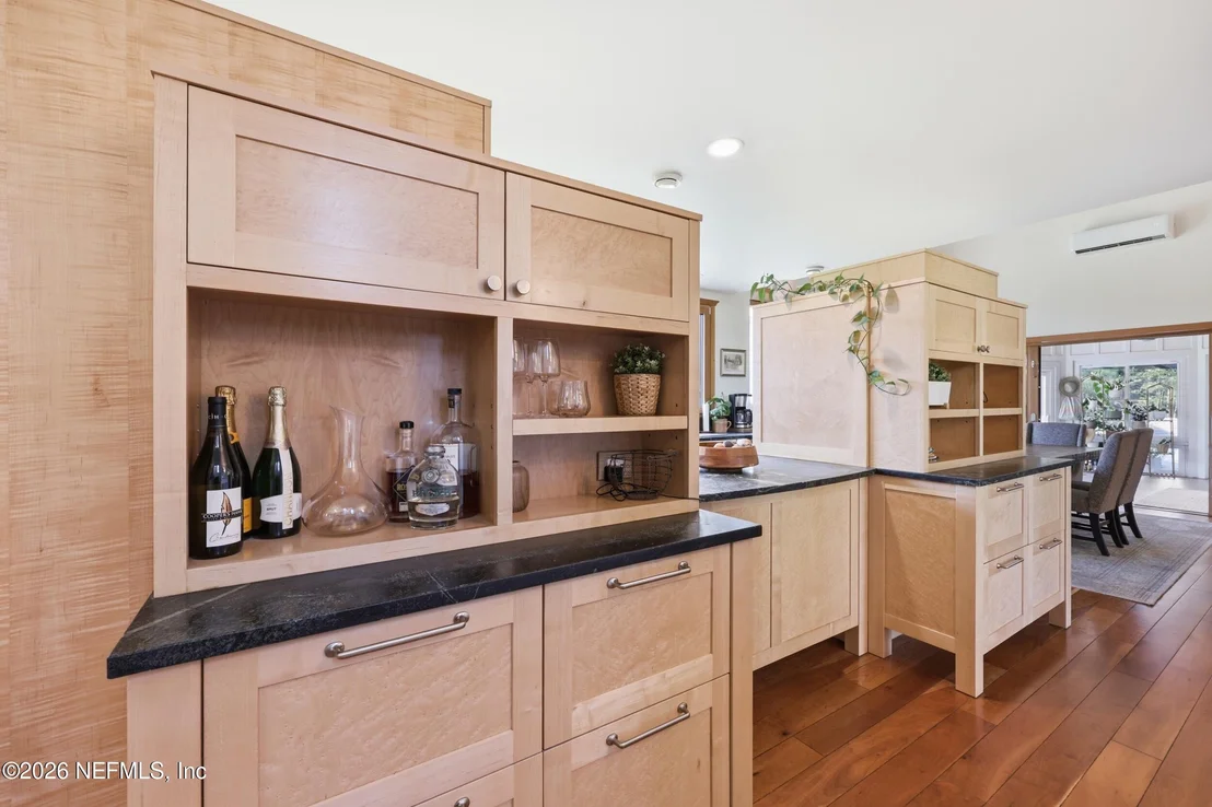 Photo of 6620 SOLOMON Road