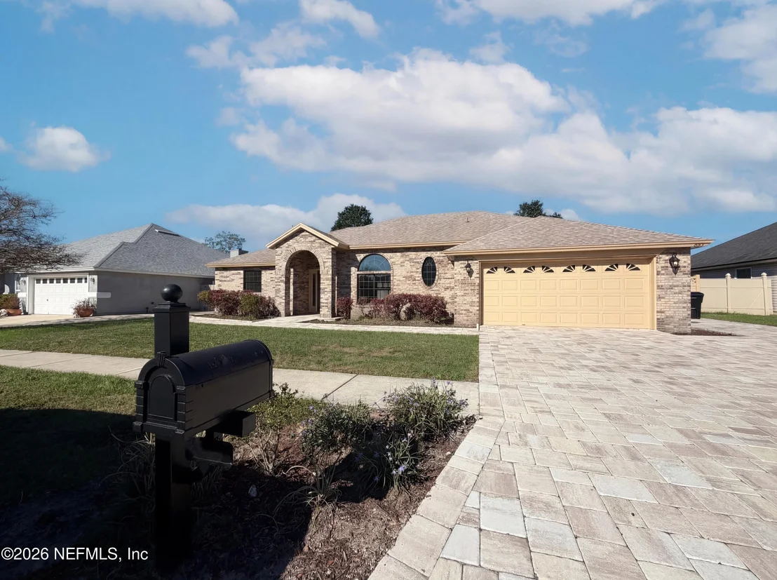 Photo of 585 THORNBERRY Road