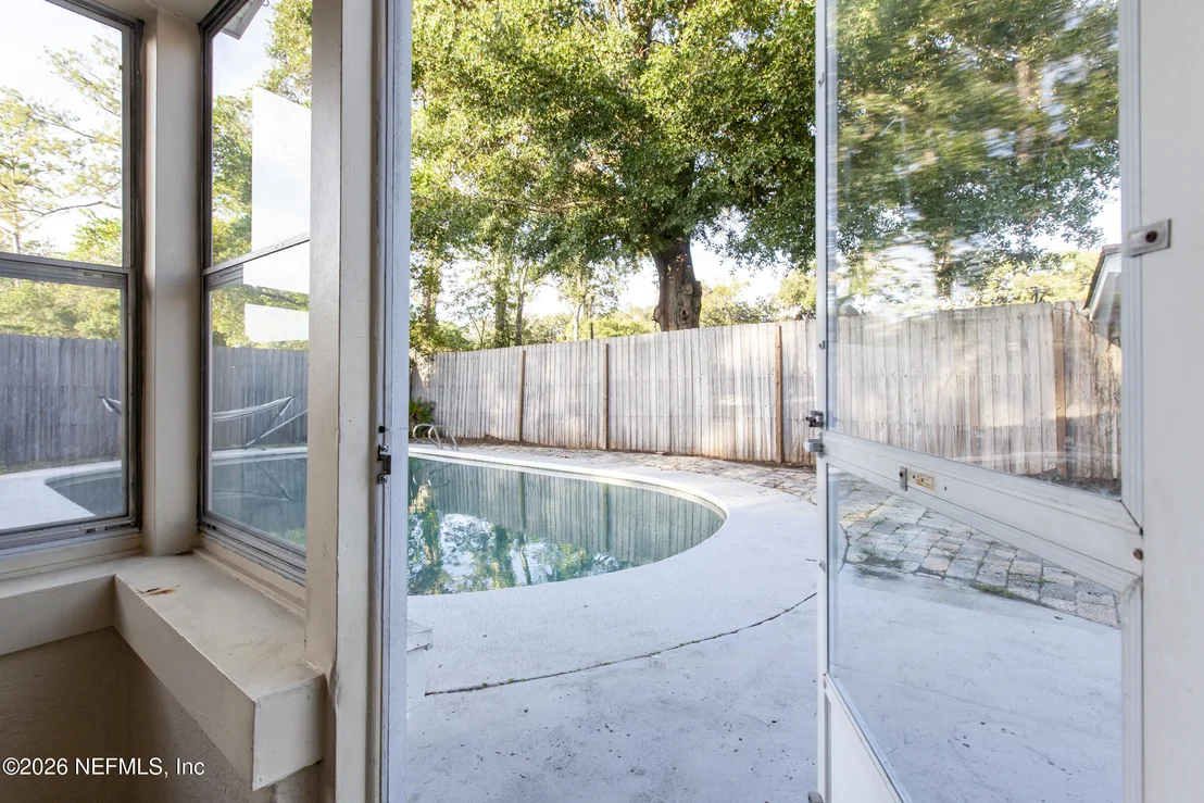 Photo of 2233 LA VALLE Drive