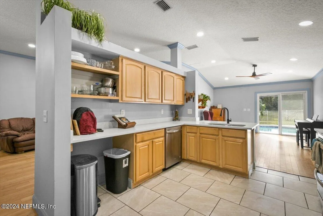 Photo of 389 W TROPICAL Trace