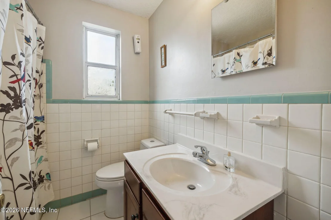 Photo of 7403 ROSLYN Road