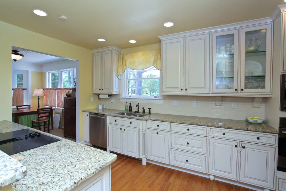 Photo of 1405 Mapleton Road